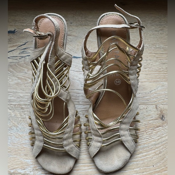 Elegant Gold and Tan Strappy Women's Sandals Sz 8 price firm! - Picture 1 of 5